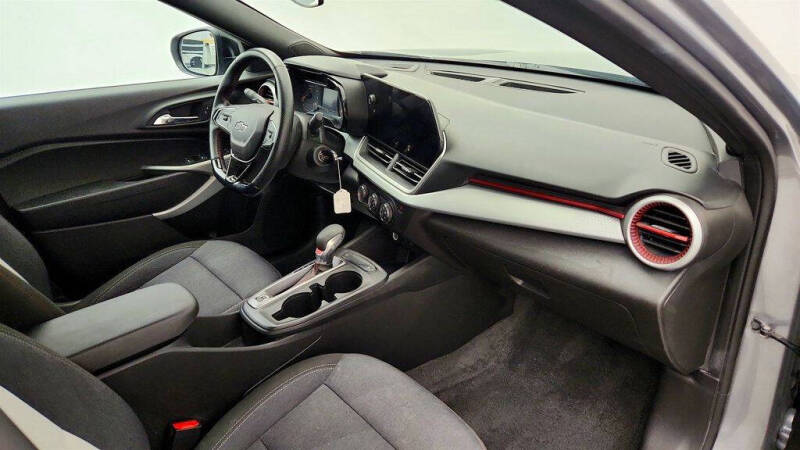 2025 Chevrolet Trax RS