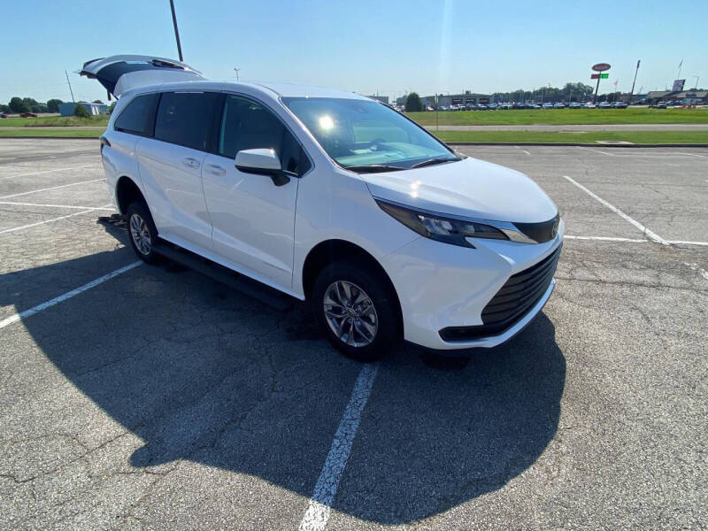 2025 Toyota Sienna LE 8-Passenger