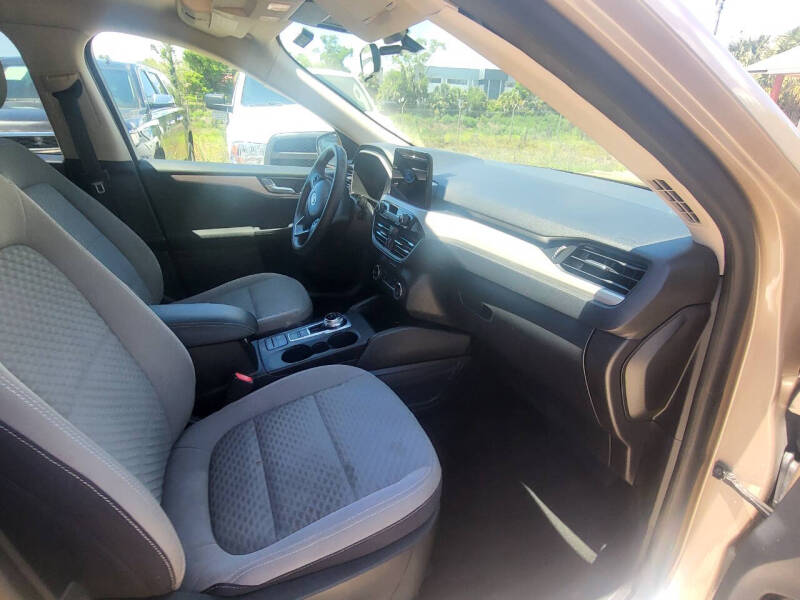 2020 Ford Escape SE