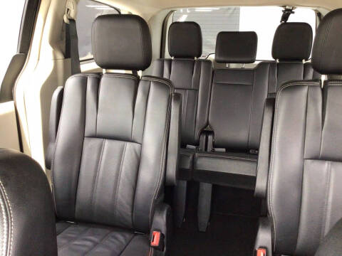 2012 Chrysler Town and Country Touring