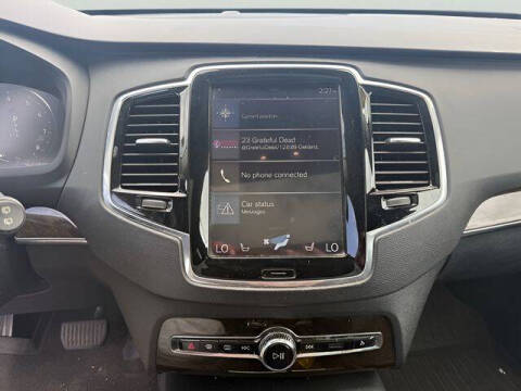 2016 Volvo XC90 T6 Momentum