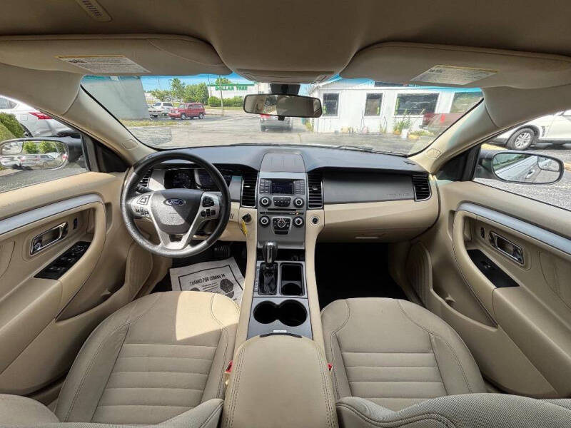 2018 Ford Taurus SE