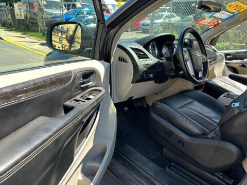 2015 Chrysler Town and Country Touring