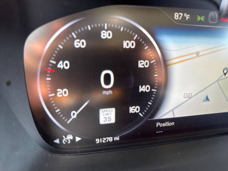 2016 Volvo XC90 T6 Momentum