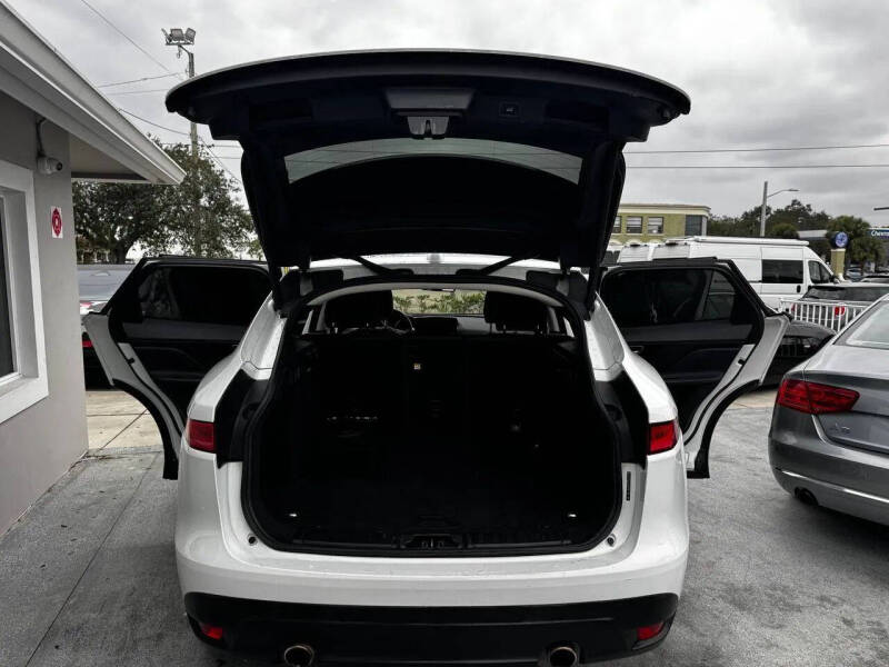 2017 Jaguar F-PACE 35t