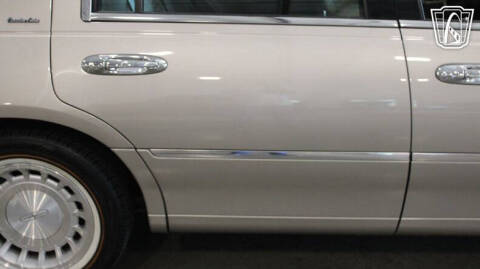 2002 Lincoln Town Car Executive