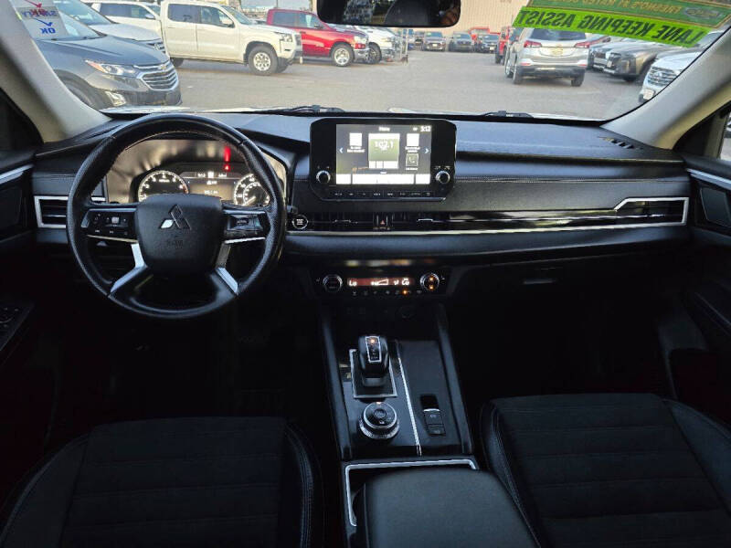 2024 Mitsubishi Outlander SE