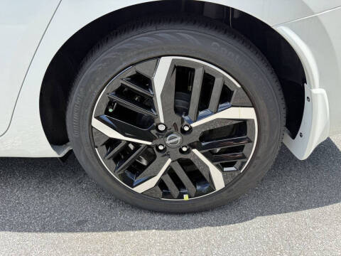 2025 Nissan Versa SR