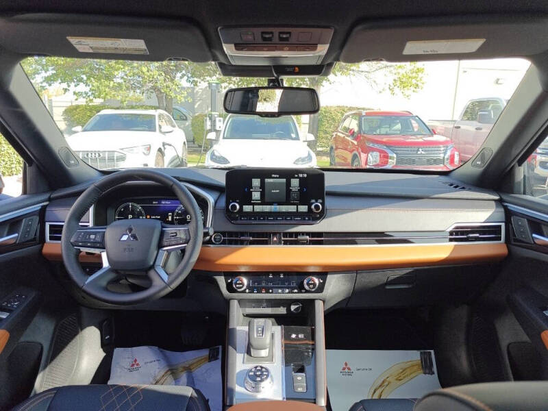 2025 Mitsubishi Outlander PHEV SEL