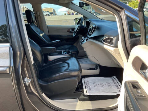 2020 Chrysler Voyager LXi