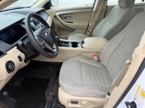 2017 Ford Taurus SE