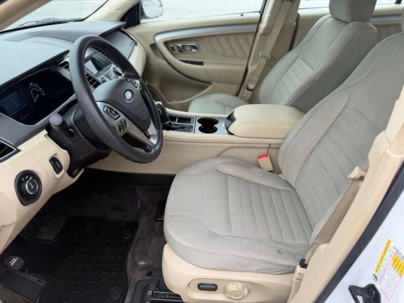 2017 Ford Taurus SE