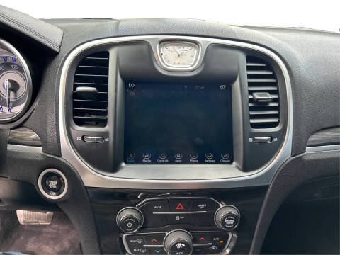 2017 Chrysler 300 Limited