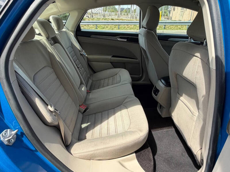 2020 Ford Fusion SE
