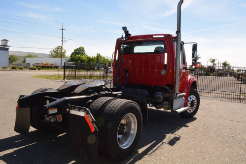 2012 Freightliner M2 106