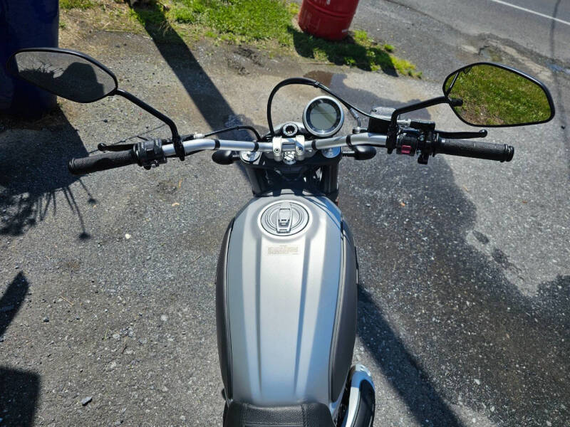 2018 Ducati Scrambler ICON Silver ice