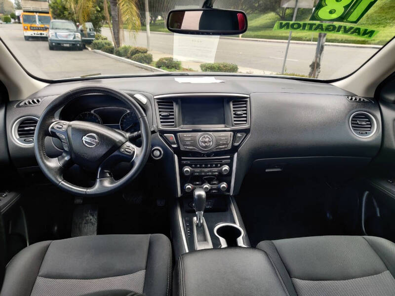 2018 Nissan Pathfinder SV