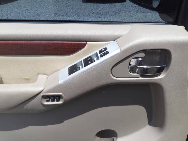 2008 Nissan Pathfinder LE