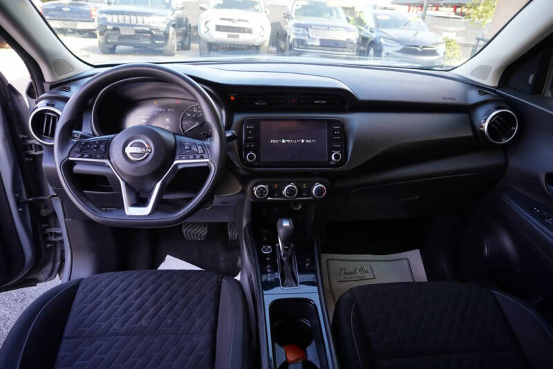 2023 Nissan Kicks SV