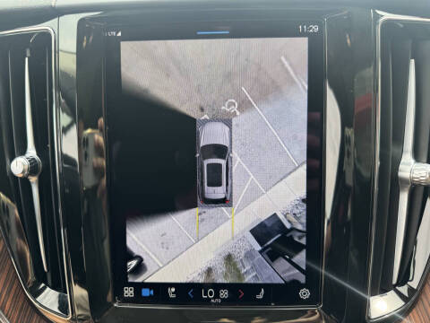 2024 Volvo XC60 B5 Plus Dark Theme