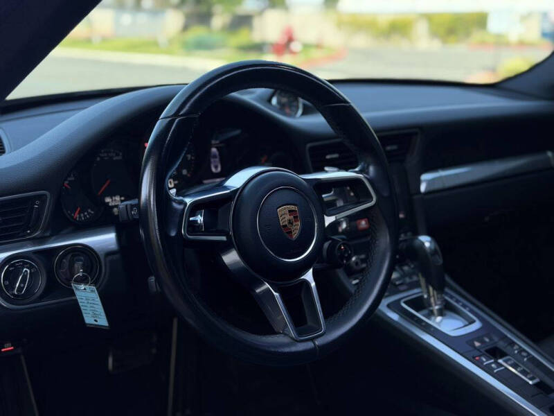 2019 Porsche 911 Carrera 4