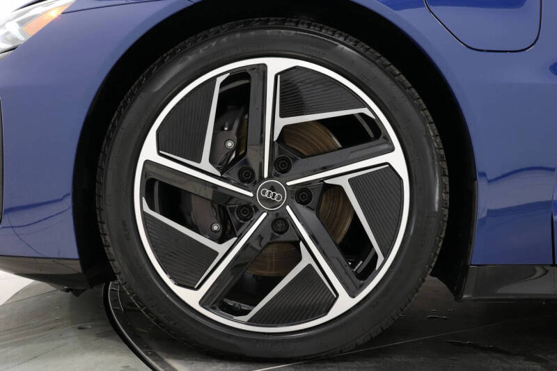 2024 Audi e-tron GT quattro Premium Plus