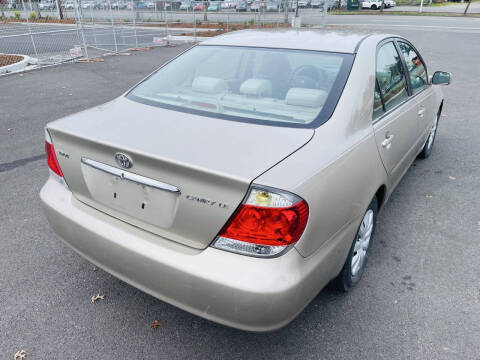 2005 Toyota Camry LE
