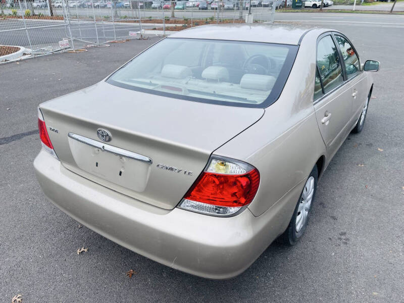 2005 Toyota Camry LE