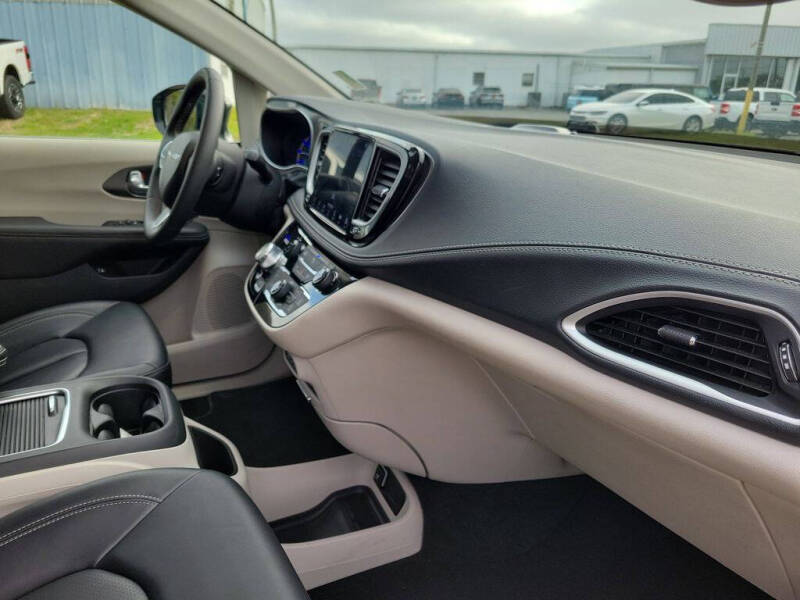 2024 Chrysler Pacifica Plug-In Hybrid Select