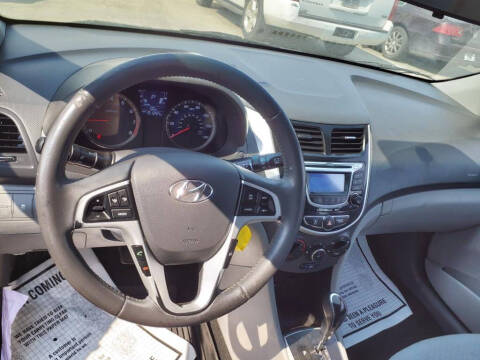 2012 Hyundai Accent SE