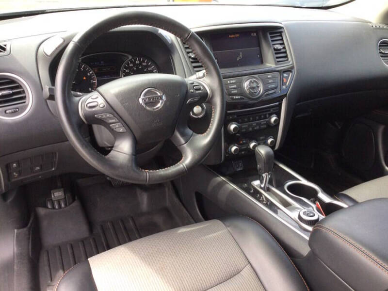 2020 Nissan Pathfinder SV