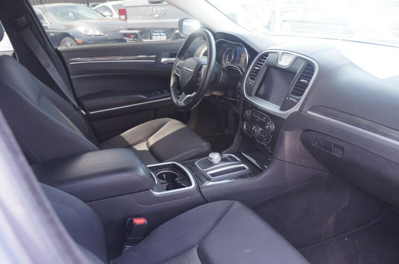 2021 Chrysler 300 Touring