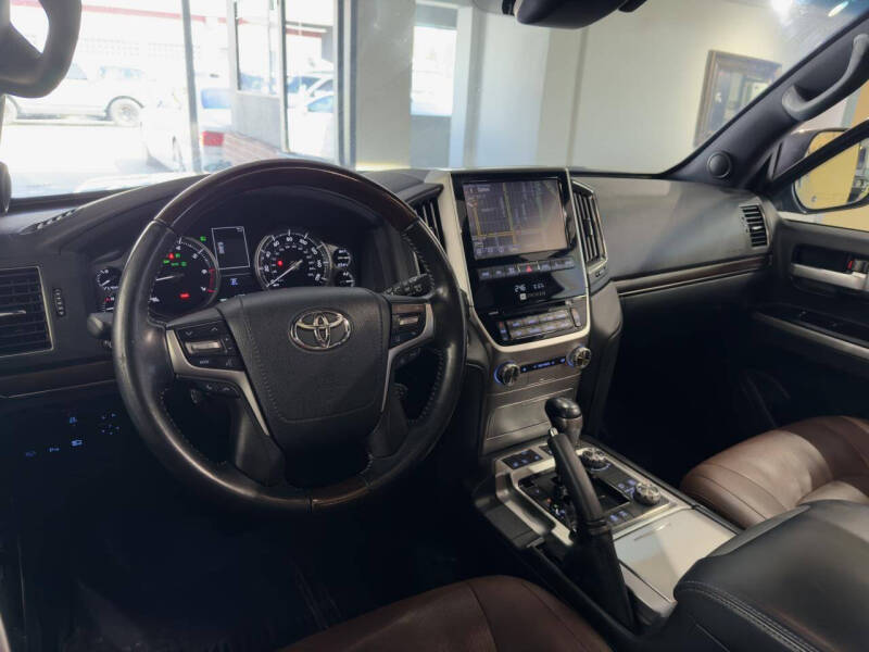 2018 Toyota Land Cruiser