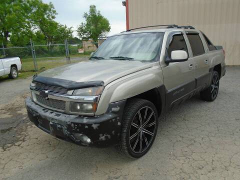 2003 Chevrolet Avalanche for sale at H & R AUTO SALES in Conway AR