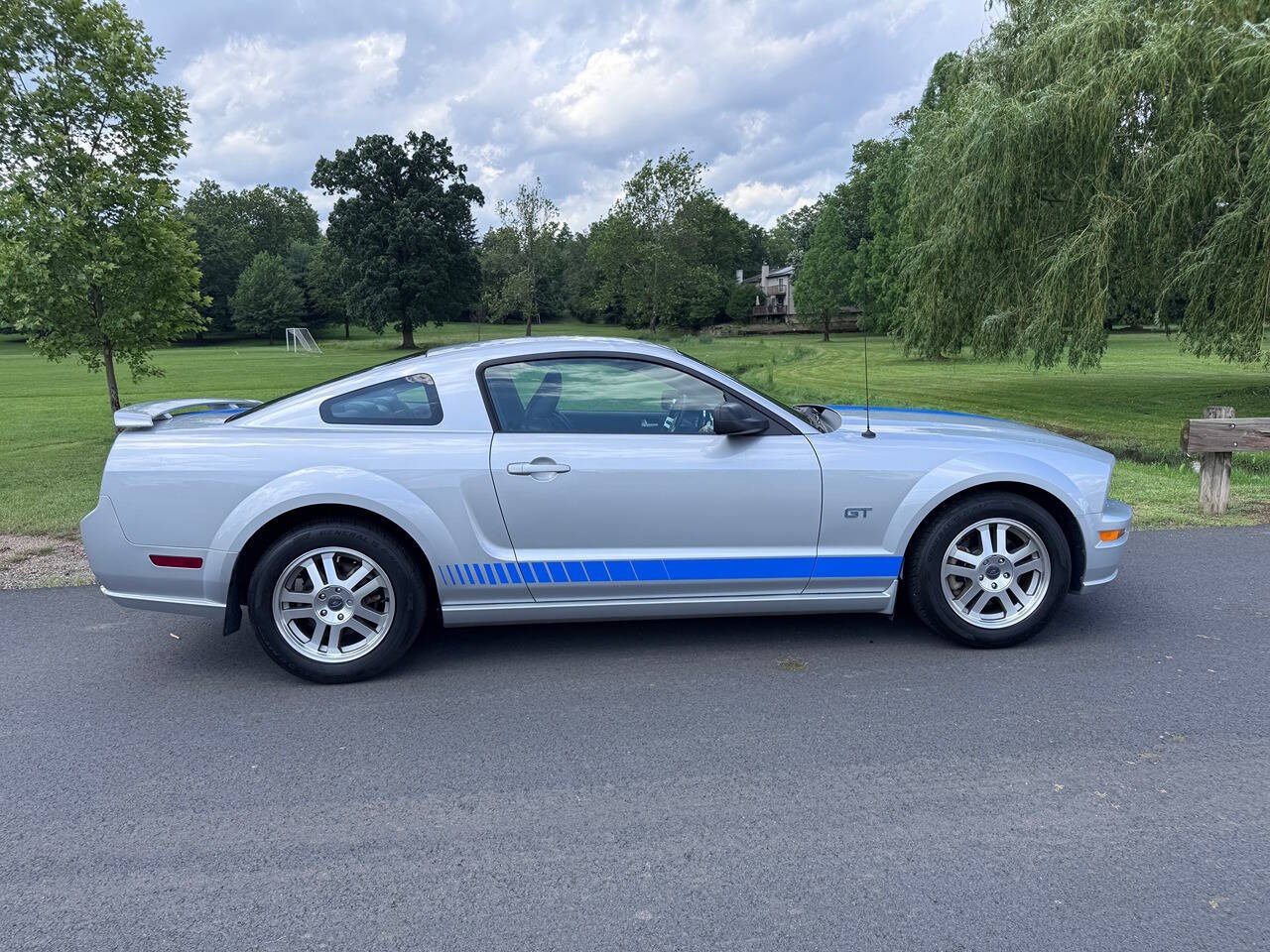 2005 Ford Mustang 26