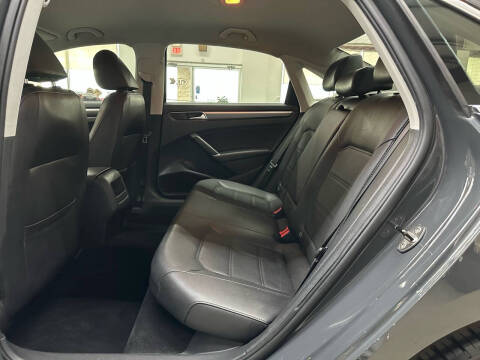 2017 Volkswagen Passat 1.8T R-Line