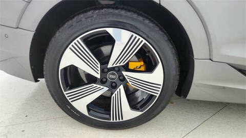 2022 Audi e-tron quattro Premium Plus