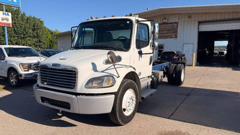 2013 Freightliner M2-106 Business Clas