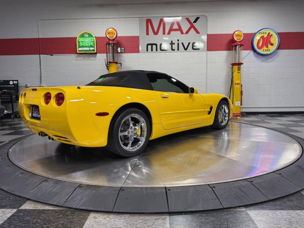 2004 Chevrolet Corvette 23