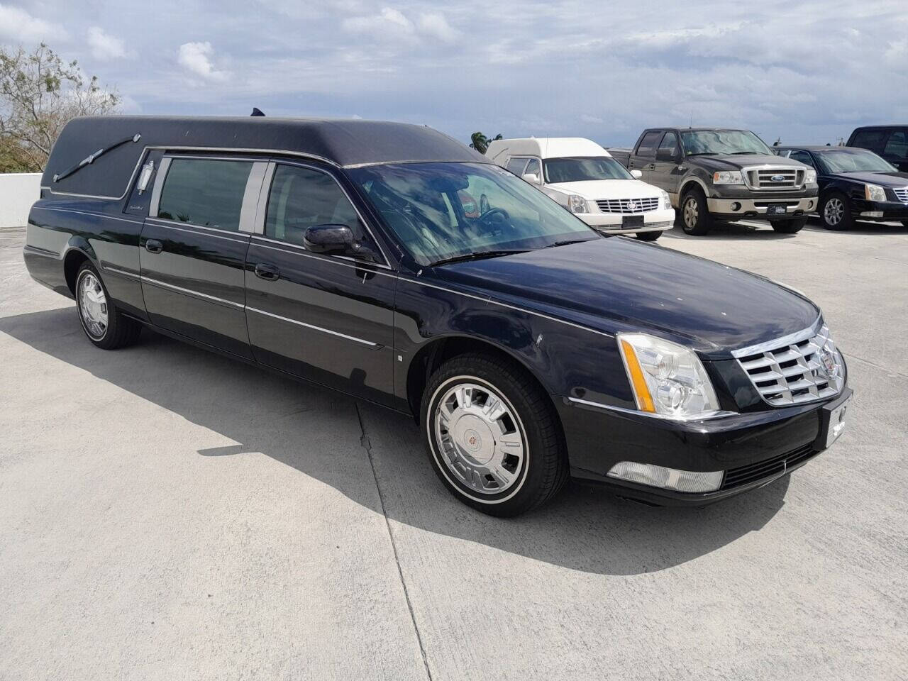 2009 Cadillac DTS Hearse - $21,950