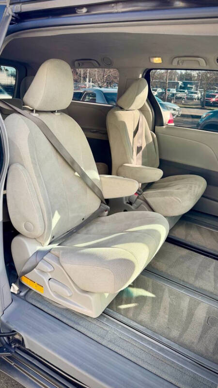 2011 Toyota Sienna Base 7-Passenger