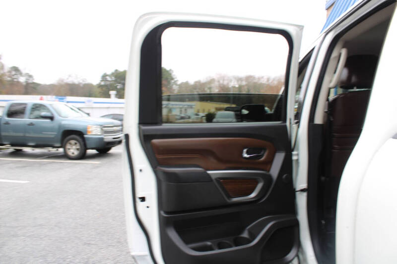 2017 Nissan Titan Platinum Reserve