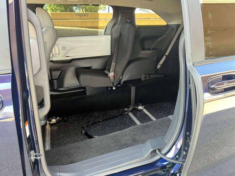 2026 Toyota Sienna LE 8-Passenger