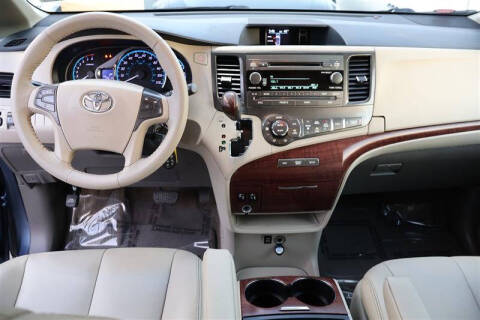 2014 Toyota Sienna XLE 8-Passenger