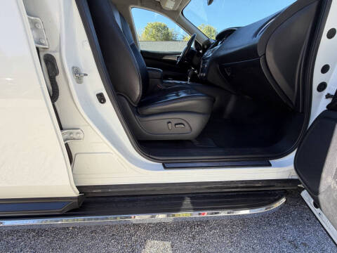 2018 Nissan Pathfinder SL