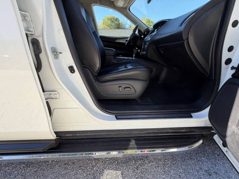 2018 Nissan Pathfinder SL