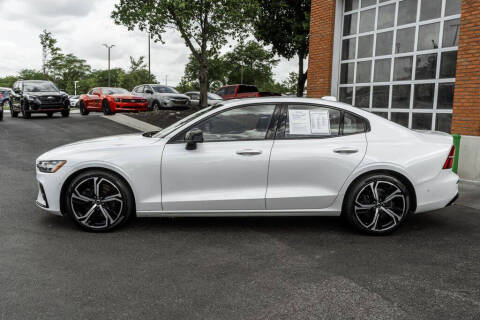 2023 Volvo S60 B5 Plus Dark Theme