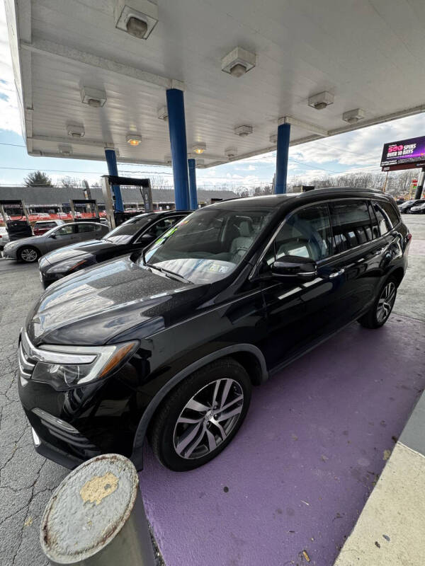 2017 Honda Pilot Elite's photo