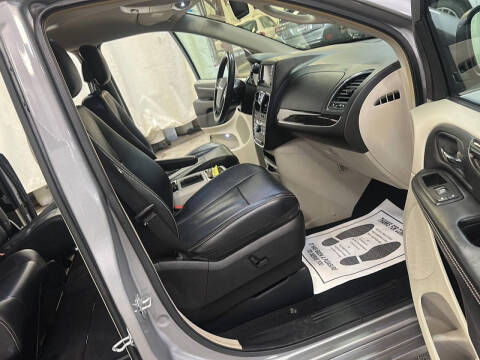 2014 Chrysler Town and Country Touring-L