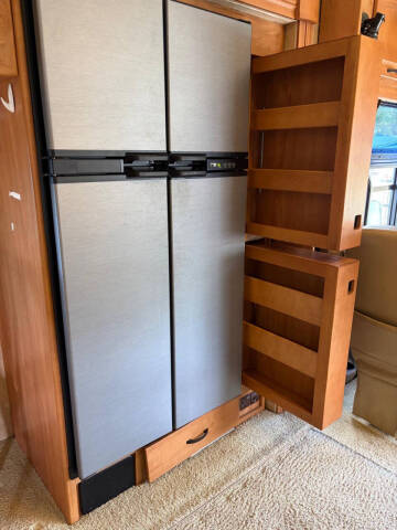 2008 Winnebago Adventurer